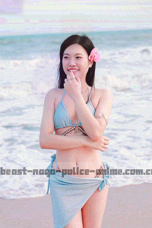 《钢铁街区》竖版海报：义肢巡警站在断桥边缘